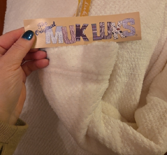 Muk Luks Cream Lounge Set with Gold Detail - Picture 2 of 4